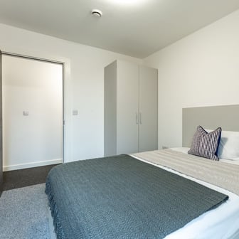 2 Bed Apartment En Suite - Image 2